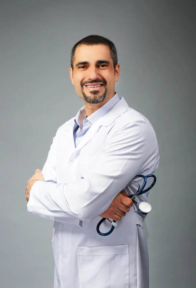 dr-carlos-vazquez-cardiologo-internista-cdmx.webp